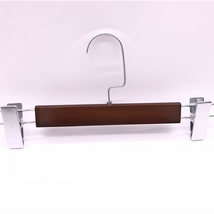 Advantages of wooden hangers